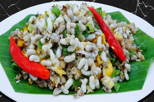 คั่วไข่มดแดงใส่ไข่