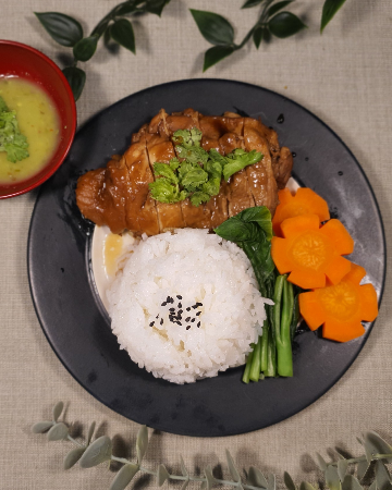 ข้าวไก่ตุ๋นน้ำดำ