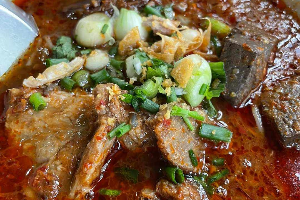 น้ำเงี้ยวซี่โตรงหมู