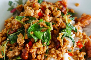 ข้าวกระเพราหมูผัดพริกแห้ง / พริกสด