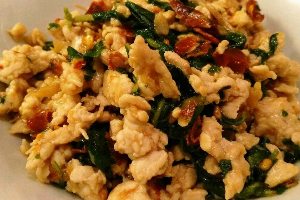 ข้าวกระเพาไก่ พริกแห้ง / พริกสด