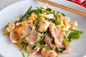 สุกี้แห้ง