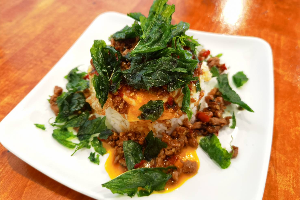 กะเพราไข่เยี่ยวม้า (ราดข้าว)