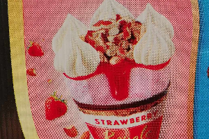 Cornetto Strawberry Royal