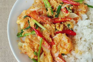 ผัดผงกะหรี่ (ราดข้าว)