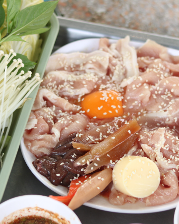 S  ชุดหมูเล็ก + ชุดผัก พร้อมเตา