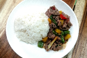 ข้าวผัดฉ่าเนื้อ