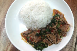 ข้าวกะเพราเนื้อ