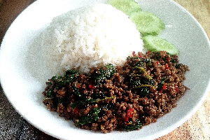 ข้าวกะเพราเนื้อสับ