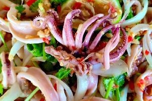 ยำปลาหมึก