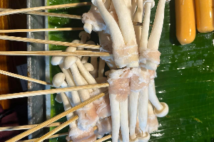 หมูสามชั้นพันเห็ดออรินจิเล็ก