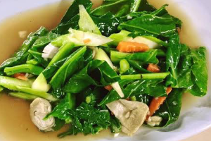 ปัดผักคะน้ำน้ำมันหอย (STIR FRIED KALES WITH OYSTER SAUCE)