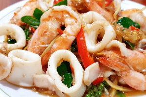ผัดฉ่าทะเล (STIR FRIED SPICY SEAFOOD)