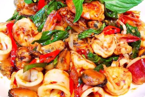 ซีฟูผัดพริกเผา (STIR FRIED SEAFOOD WITH ROASTED CHILLY PASTE)