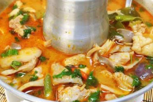 ต้มยำไก่ (หม้อไฟ เล็ก/ใหญ่) TOM YAM CHICKEN (HOT DISHES S/L)