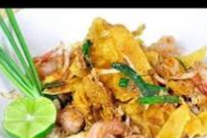 ผัดไทยเกี๊ยวกรอบ