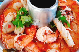 ต้มยำซีฟู้ด น้ำใส/น้ำข้น (หม้อไฟ เล็กใหญ่) (SPICY SEAFOOD SOUP TOM YAM)