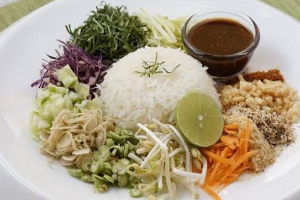 ชุดข้าวยำ + ปีกไก่ +ไข่ต้ม (SOUTHERN KAOYAM + FRIED CHICKEN + BOILED EGG)