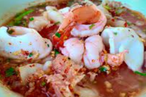 ่ก๋วยเตี๋ยวต้มยำทะเลธรรมดา