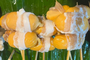ไส้กรอกพันหมูสามชั้น