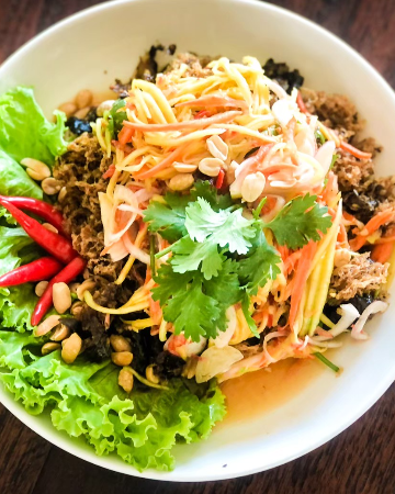 ยำปลาดุกฟู (Spicy Thai Mackerel Salad)