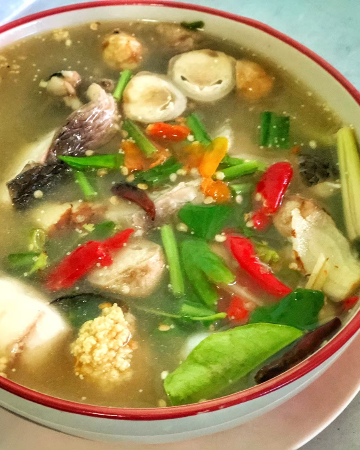 ต้มยำปลาช่อน (Spicy and Sour Snakehead Fish Soup)