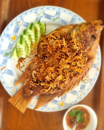 ปลาทับทิมทอดกระเทียม