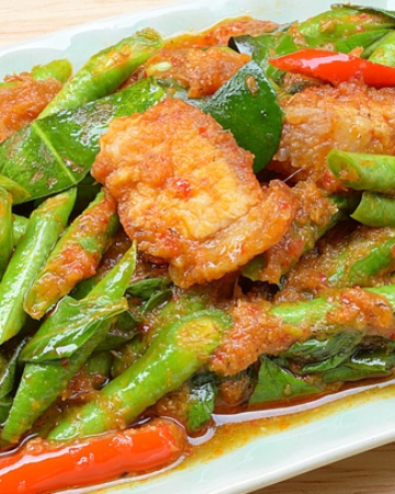 ผัดพริกแกง