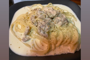 Spaghetti carbonara with chicken