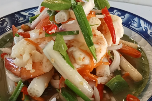 ยำไหลบัวใส่กุ้ง
