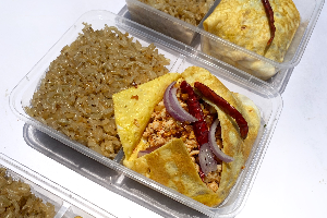 ไข่ห่อลาบอกไก่