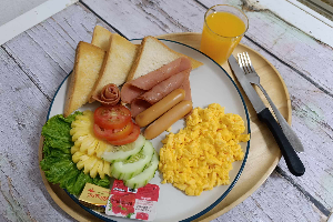 002 Scramble Eggs Breakfast Set / ชุดอาหารเช้าอเมริกันไข่คน