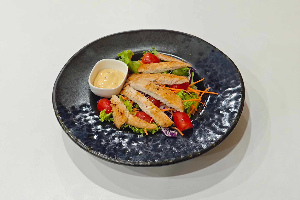 083 Chicken Steak Salad / สลัดสเต็กไก่