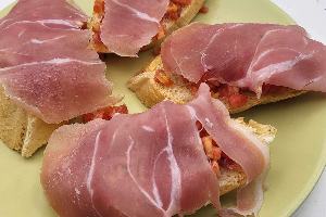Bruschetta Crudo
