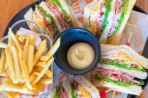 แซนวิสแฮมชีส ( Grilled Ham + Cheese Sandwich )