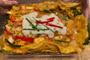 ข้าวหน้าห่อหมกไข่ข้น ทรงเครื่อง (Omelet red curry paste with rice)