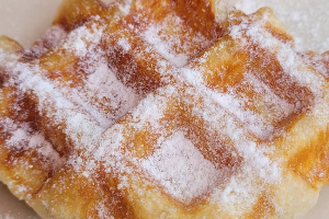 ครอฟเฟิล รส ออริจินอล เนยสด  โรยน้ำตาลไอซิ่ง