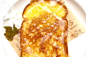 ขนมปังปิ้ง เนย นม 1 ชุด มี 2 แผ่น