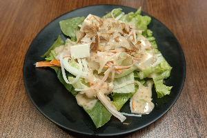 สลัดเต้าหู้ปูอัด (Wafu salad)