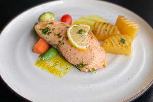 Salmon Steak สเต็กปลาแซลมอน