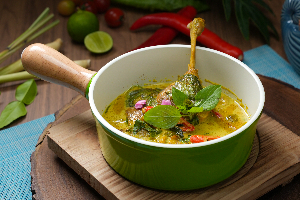 Gaeng Kaew Waan Ped