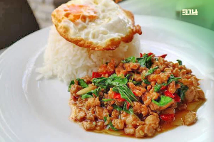 ผัดกระเพรา หมู/ไก่