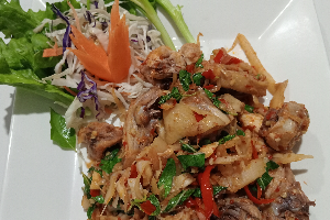 ไก่บ้านคั่วหน่อไม้ดอง