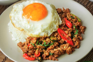 ข้าวผัดกะเพราหมูสับ