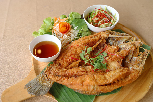 ปลากระพงทอดน้ำปลา