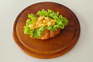 064 Croissant Scramble Eggs / ครัวซองค์ ไข่คน