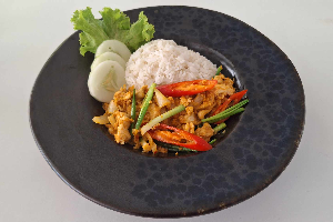 Rice + Stir Fried Meat with Yellow Curry Powder ข้าว + ผัดผงกะหรี่