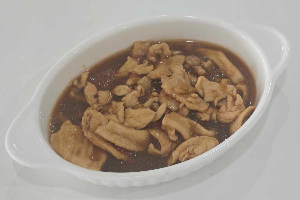 Stir-fried Meat with Oyster Sauce ผัดน้ำมันหอย