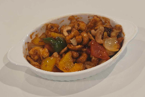 Stir fried chicken with cashew nuts ไก่ผัดเม็ดมะม่วง