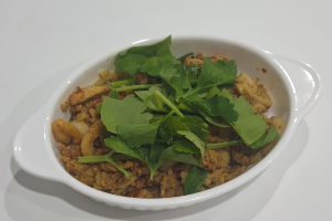 Stir Fried Meat with Yellow Curry Powder ผัดผงกะหรี่